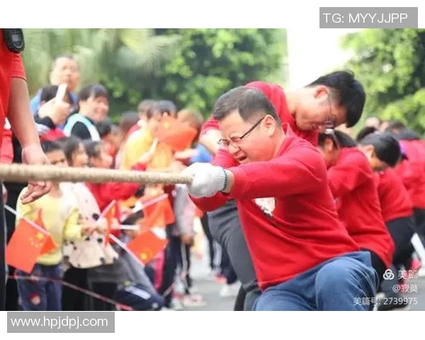 在足球场上高歌欢唱的热情瞬间与团结力量的交融 在足球场上高歌欢唱的热情瞬间与团结力量的交融